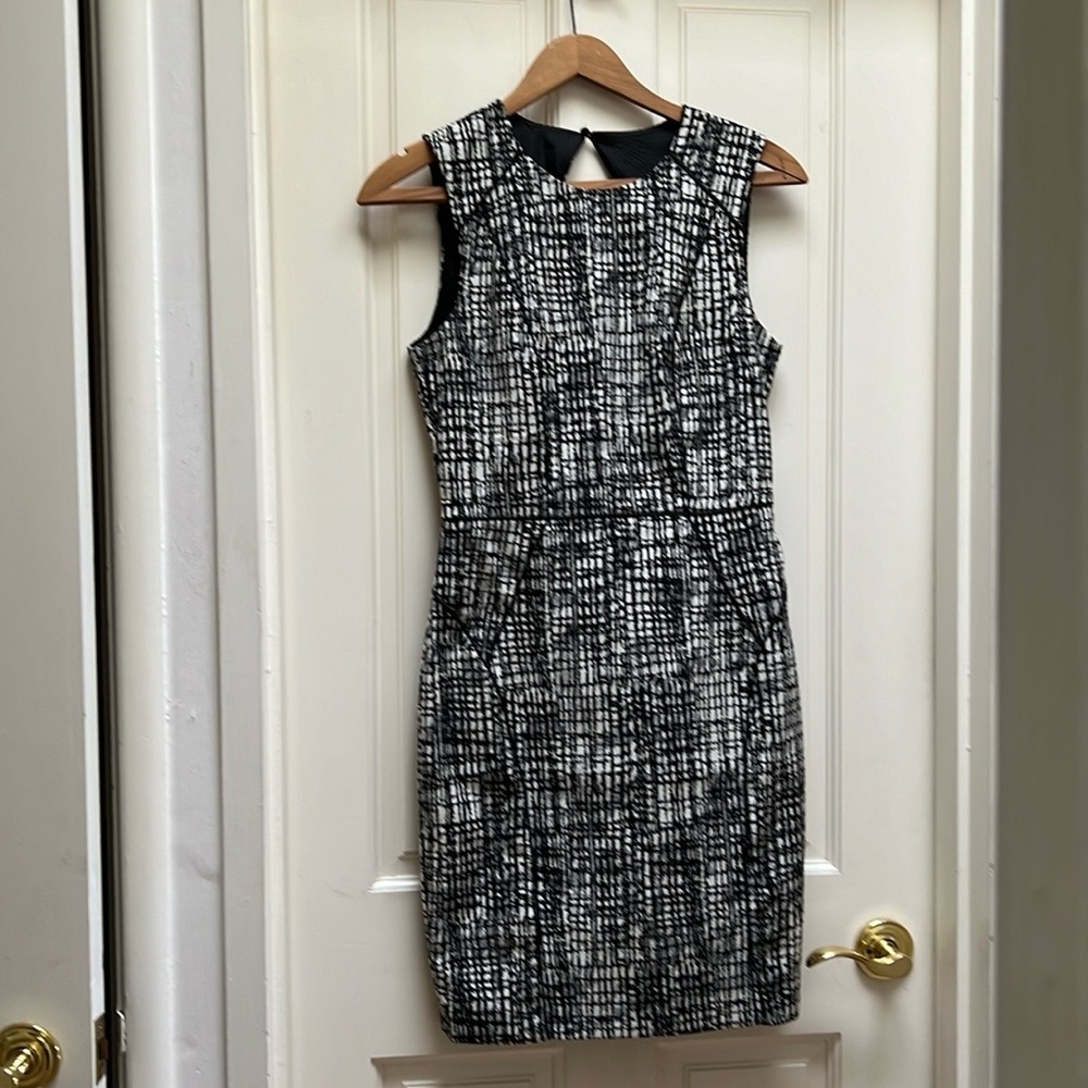 H+M sleeveless smart office dress